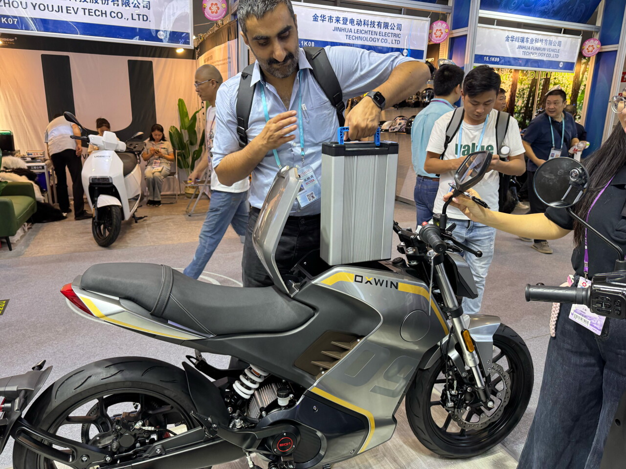 Removable batteries have a key role to play yet. Access to charging for apartment dwellers, the ability to charge at off-tariff rates, no downtime due to charging and the ability to upgrade your batterry pack as battery tech imroves are the main reasons. Nearly all urban Chinese now live in apartments.