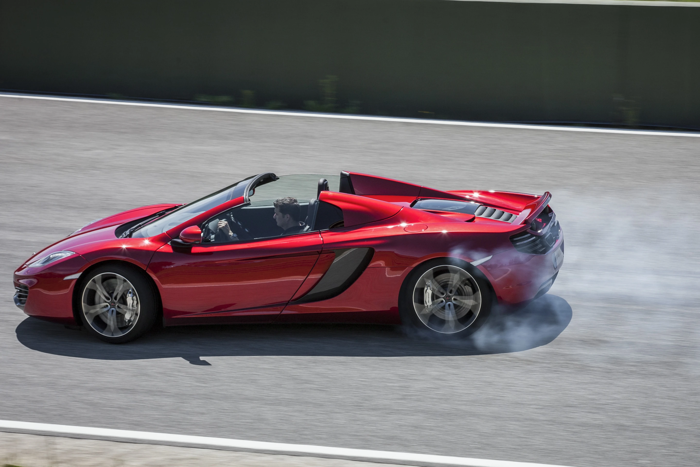 McLaren's 12C incorporates some of the best concepts and technology from Formula 1 and its iconic F1 supercar