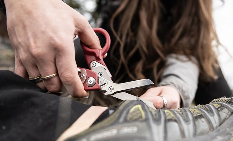 The Raptor Response features stainless steel shears