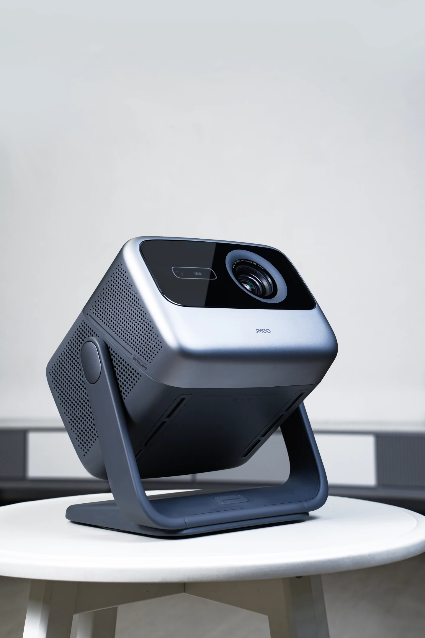Gimbal-mounted laser projector throws big-screen 4K visuals day or night