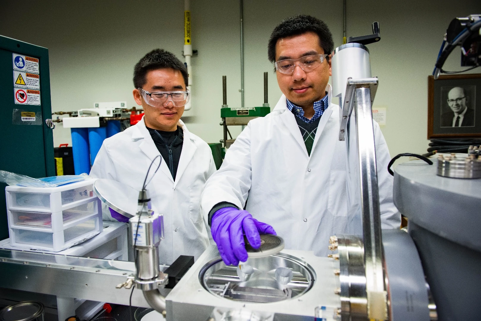 Two researchers on the project, (left) Sichuang Xue and Qiang Li, prepare a sample for study