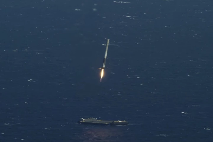 Falcon 9 makes its final approach