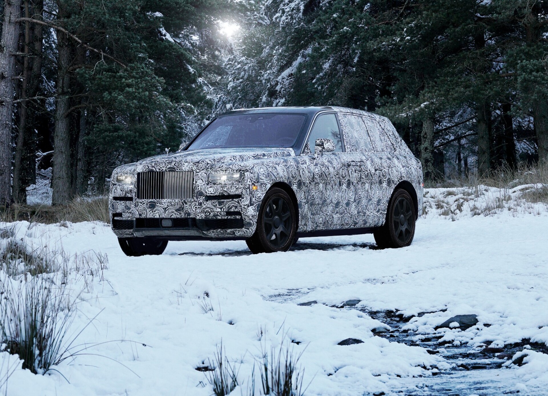 RollsRoyce SUV fancies up tailgating with deployable picnic seating
