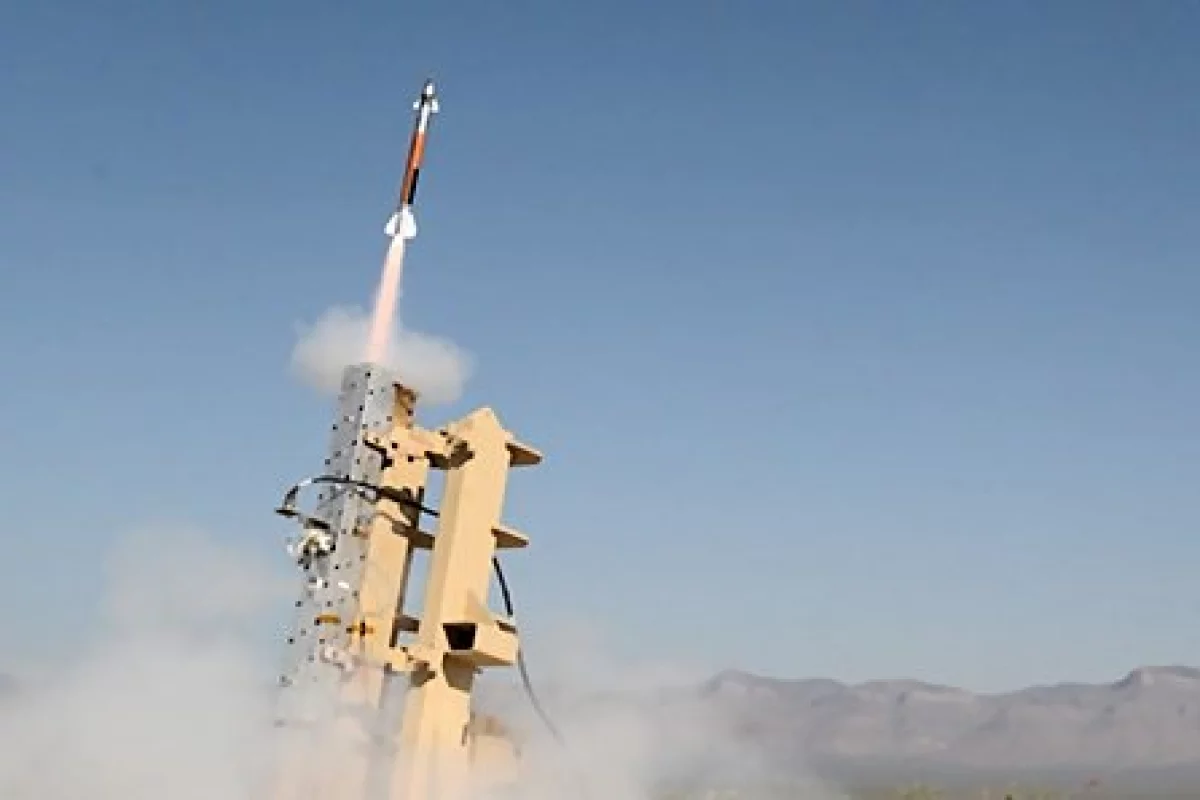 The Lockheed Martin Miniature Hit-to-Kill interceptor roaring off the launcher (Photo: Lockheed Martin)