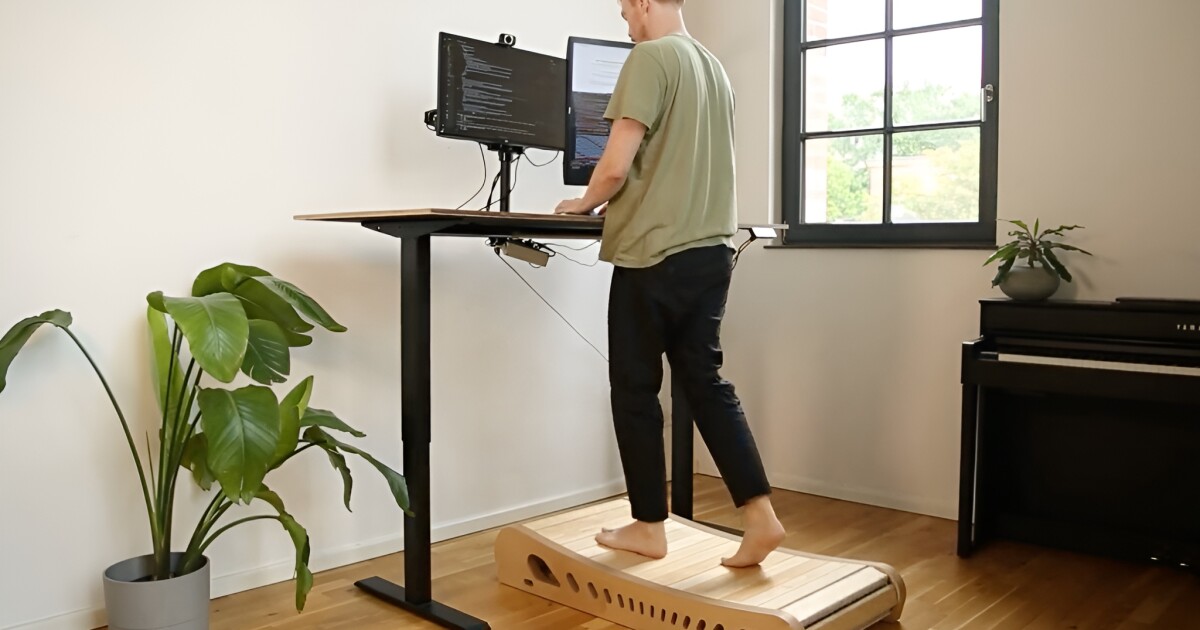 The wooden office treadmill: quiet, minimalistic, and fully manual
