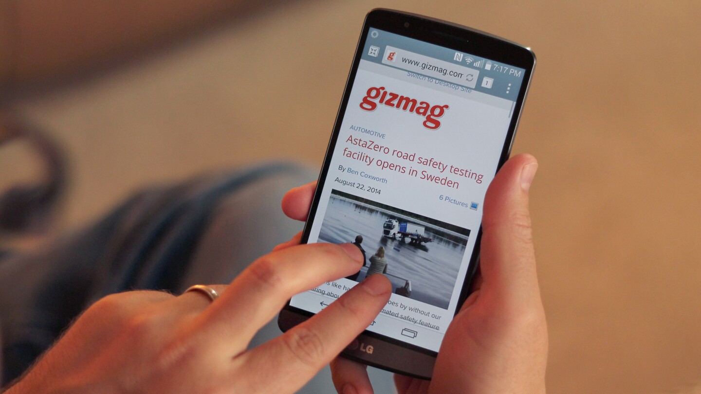 In LG's browser app, scrolling with two fingers will jump all the way to the top or bottom of a web page (Photo: Will Shanklin/Gizmag.com)