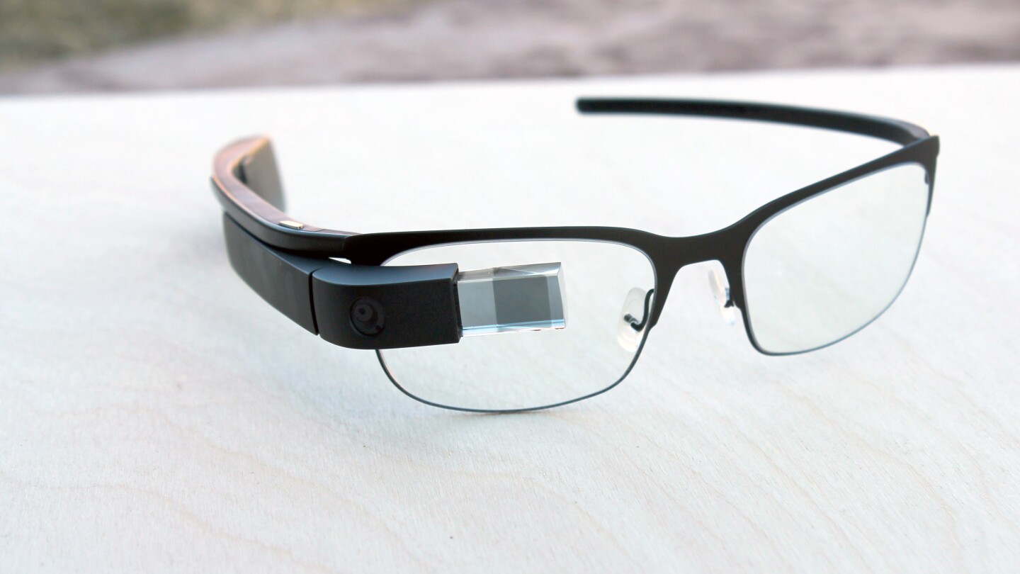 Review Google Glass titanium frames