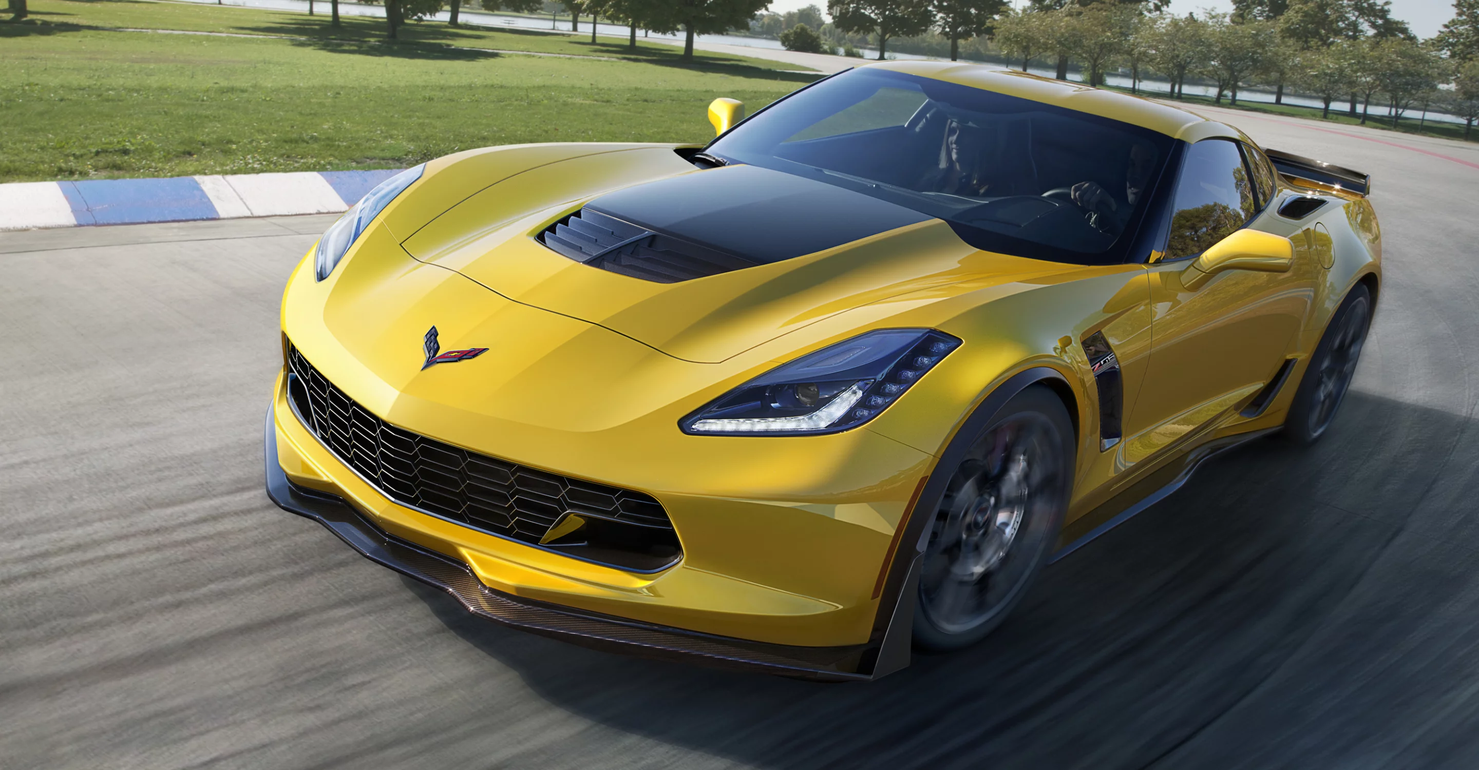 The new supercharger is capable of spinning up to 20,000 rpm - 5,000 rpm faster than the ZR1 LS9 and faster to boost