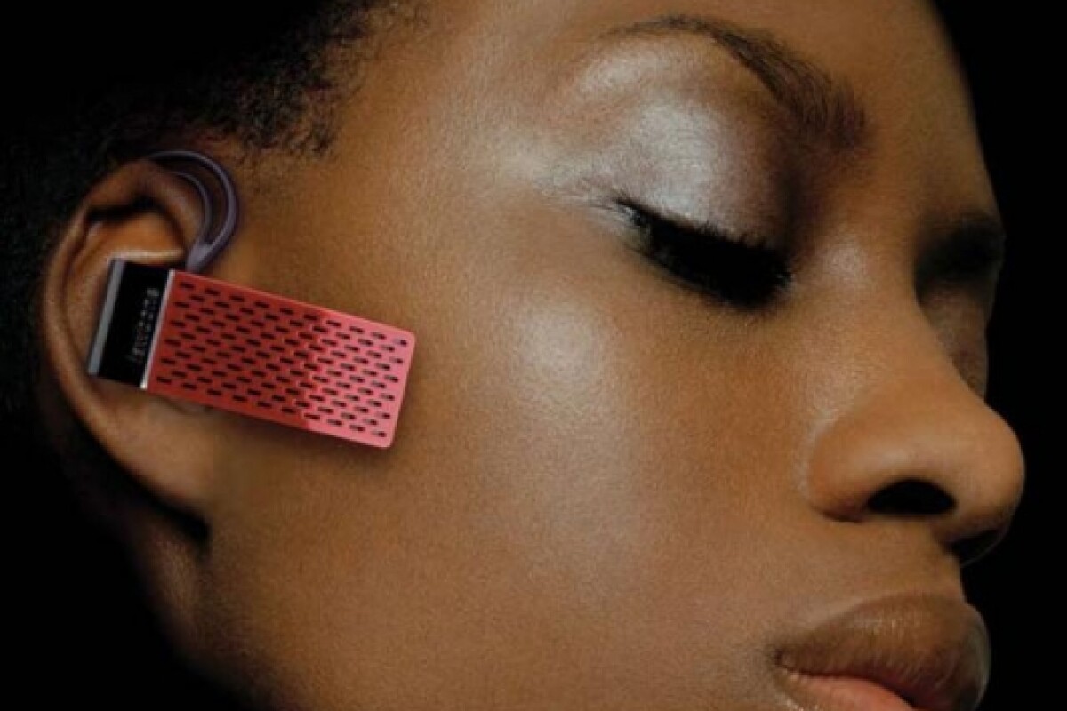 Jawbone Bluetooth headset uses military grade technology for clearer calls