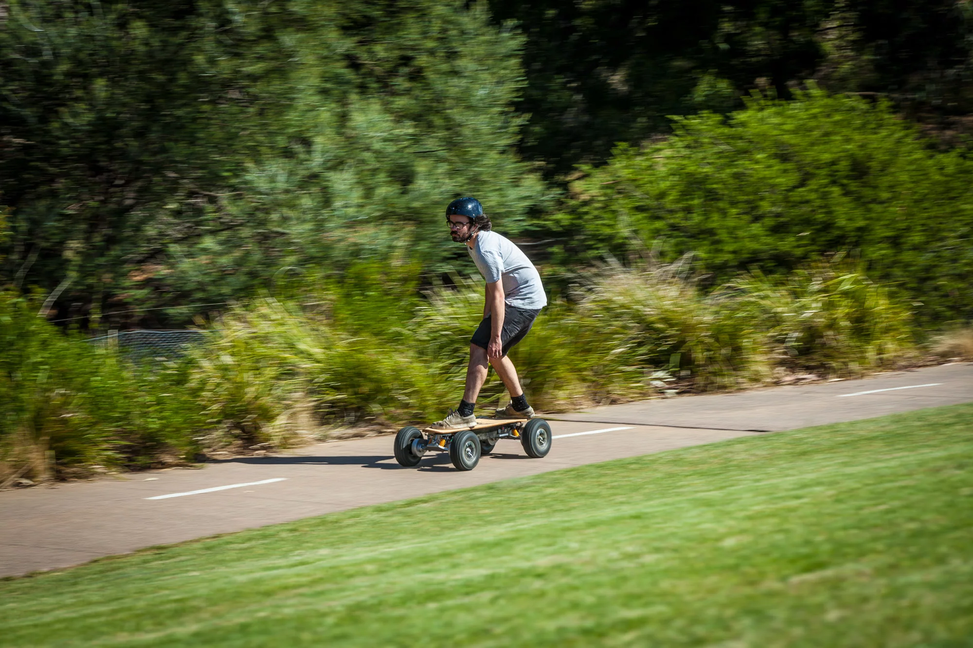 Through our testing, we'd estimate that it takes less than five seconds to hit top speed from a standing start (Photo: Loz Blain/Gizmag.com)