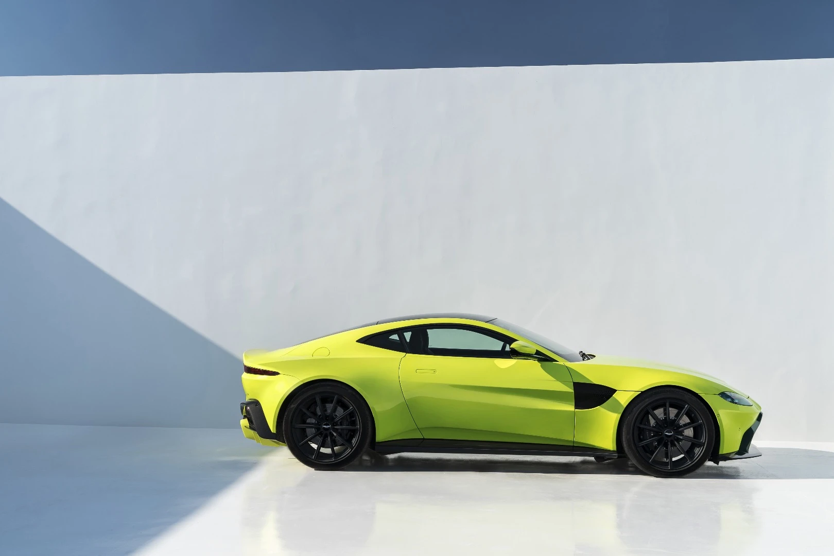2018 Aston Martin Vantage: a color scheme so rude, it's hard to believe it wears an Aston badge