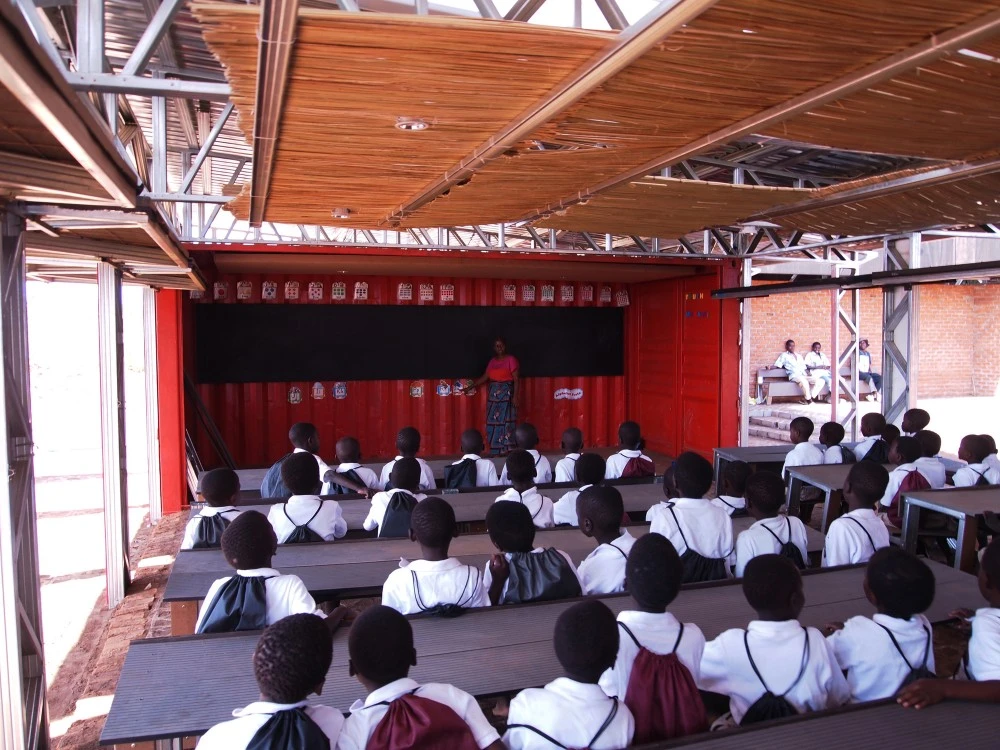 Though primarily used to teach children, the building also serves as an adult training center, market, and community center on evenings and weekend (Photo: Architecture for a change)