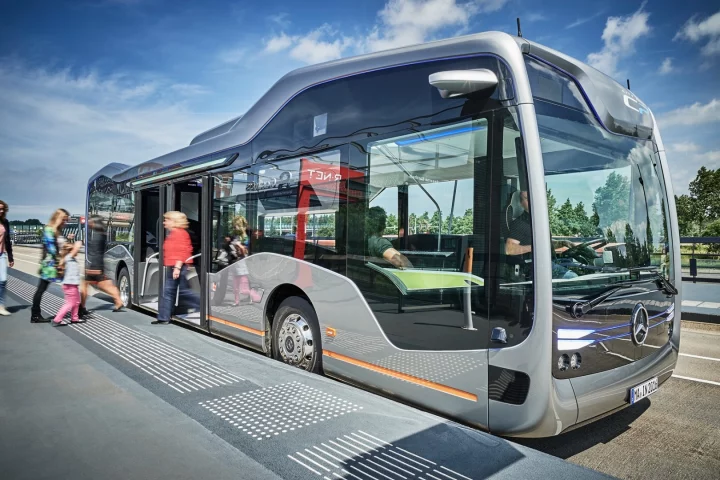 The Future Bus is based on Mercedes-Benz's 12-m (39-ft) long Citaro