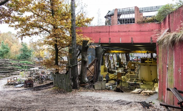 The 5 hectare (12 acre) park first began life as a farm and grew from there, over the years becoming filled with hand-carved oddities (watch out for the cars impaled on tree branches), rope bridges, and underground tunnels