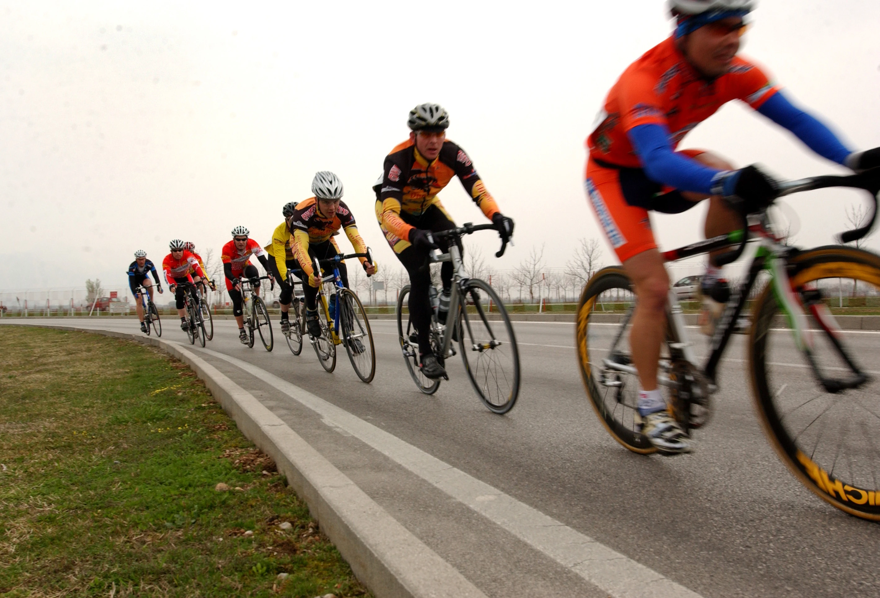 Cyclists drafting (Image: Airman Nathan Doza)