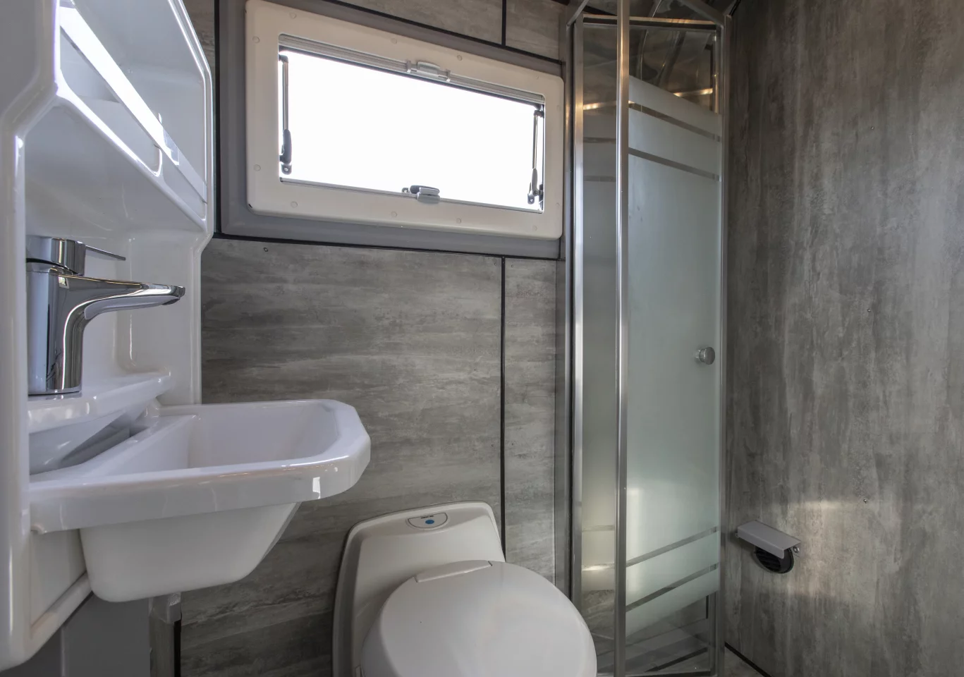 Crawler Otag 600 bathroom