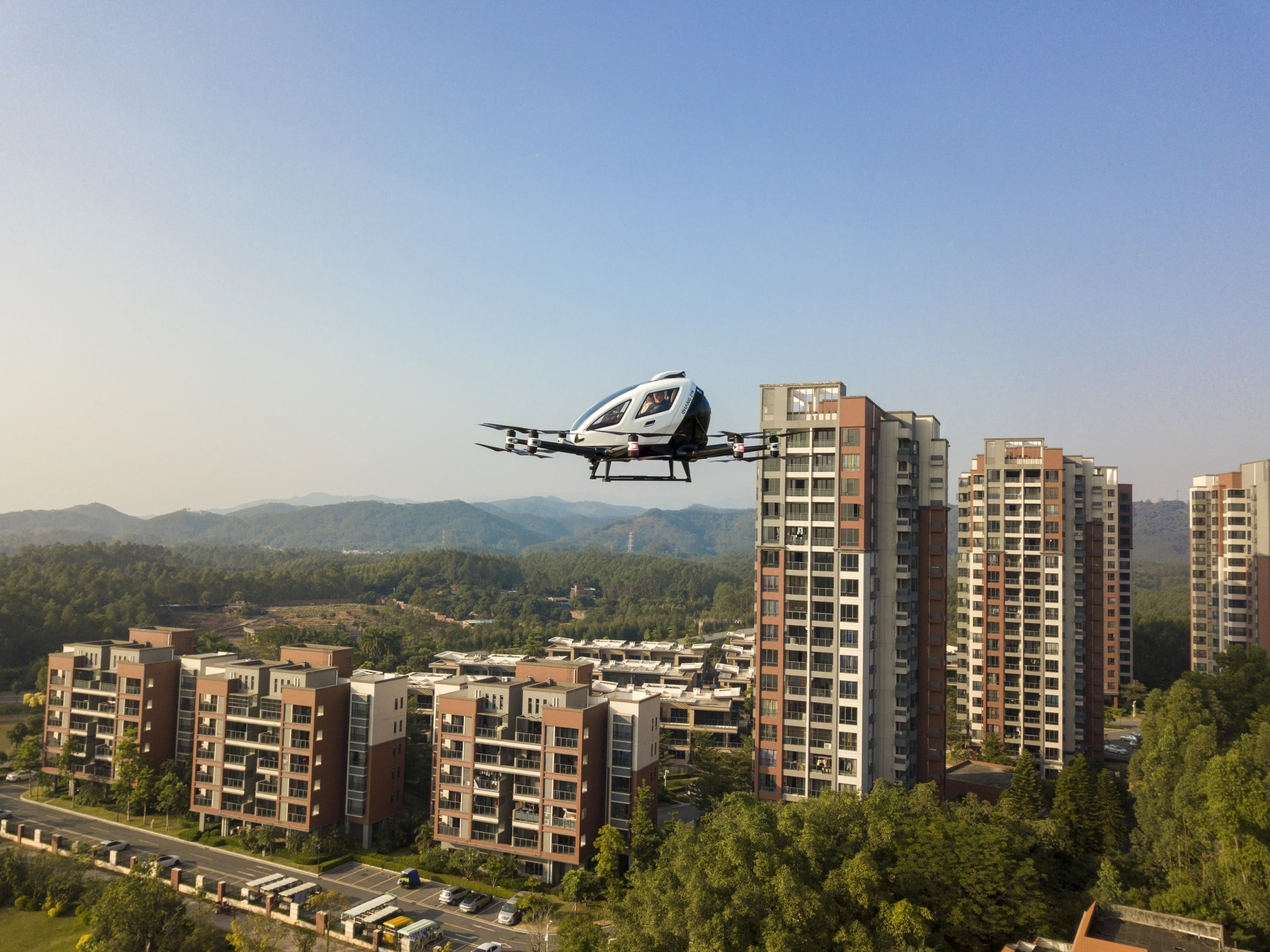 The aerial sightseeing trial is open to residents of the Forest Lake project in the popular tourist destination of Zhaoqing city in southern China