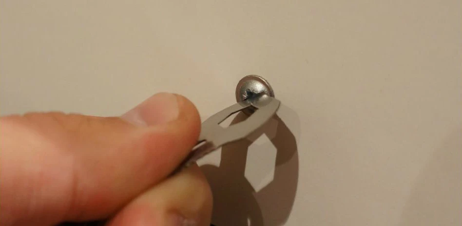 Using another one of the Leatherdos' screwdriver blades
