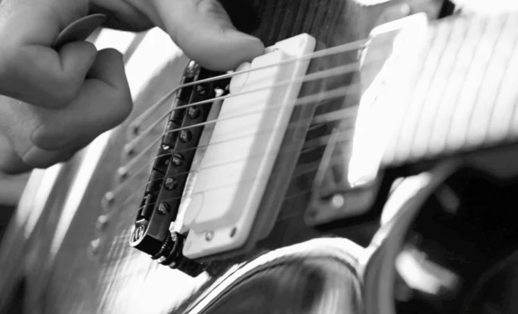 The Dialtone "infinitely adjustable pickup"