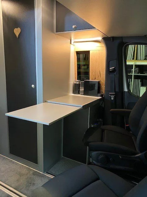 Compact two-person dining solution