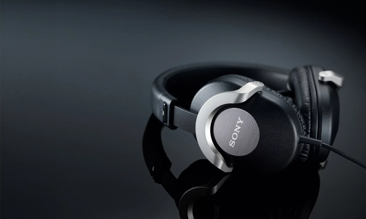 The MDR-ZX700 headphones