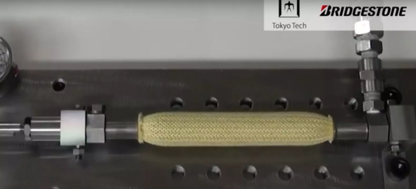 The hydraulic muscle has a simple structure