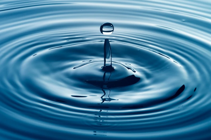 Researchers have developed a new liquid lens that uses voltage changes to adjust its focal length