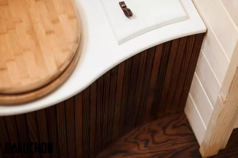 Closeup of the detailing on La Bohème's toilet