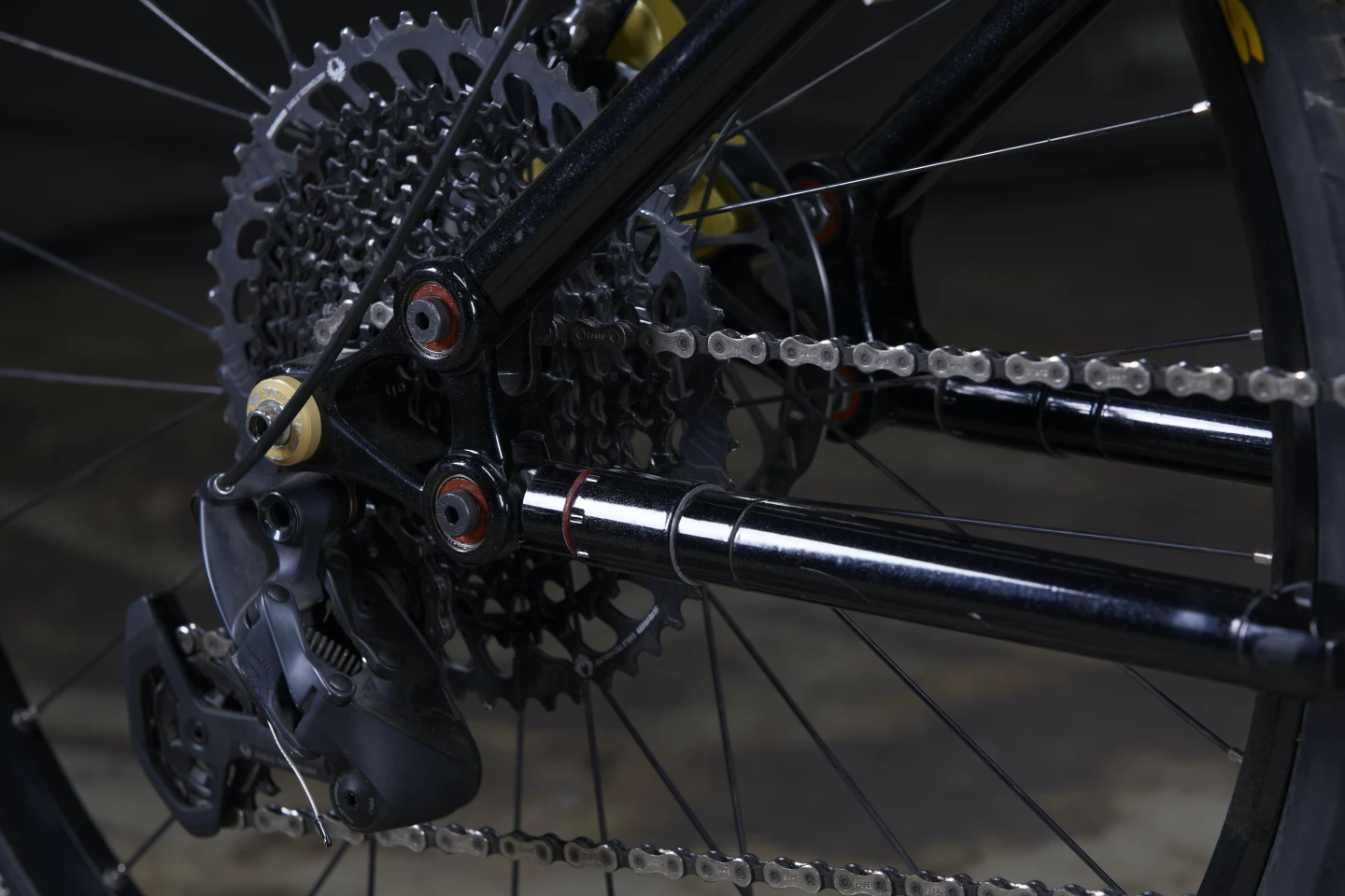 Shocks in the chain stays absorb large-bump impact energy