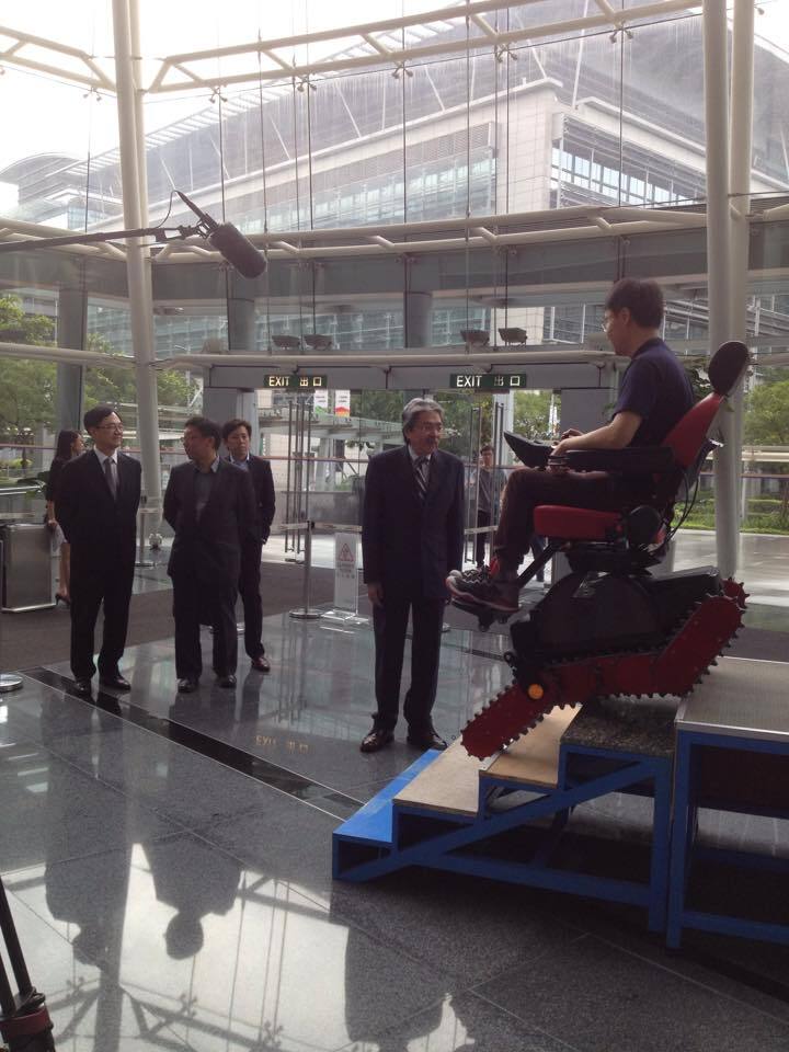 The gyroscope-based seat keeps the rider level