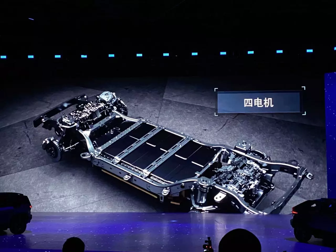 Mengshi's ultra-high performance, everything-by-wire, 4-wheel drive, 4-wheel steering skateboard chassis