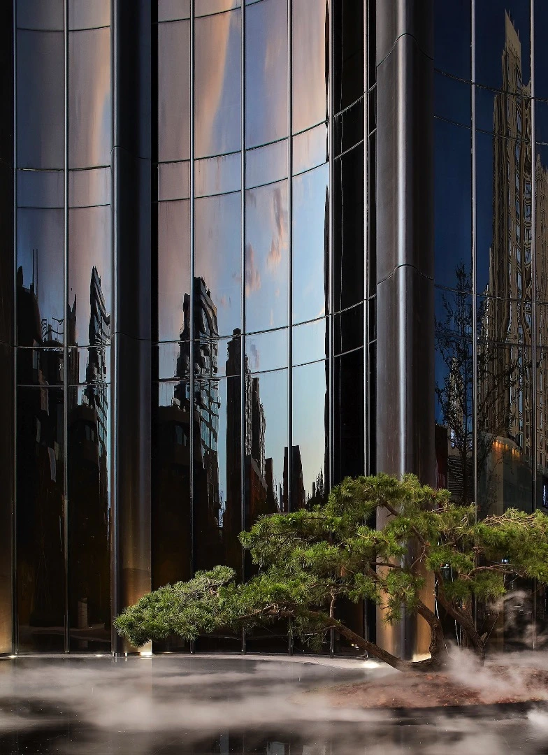 The Chaoyang Park Plaza measures a total of 220,000 sq m (2,368,060 sq ft)