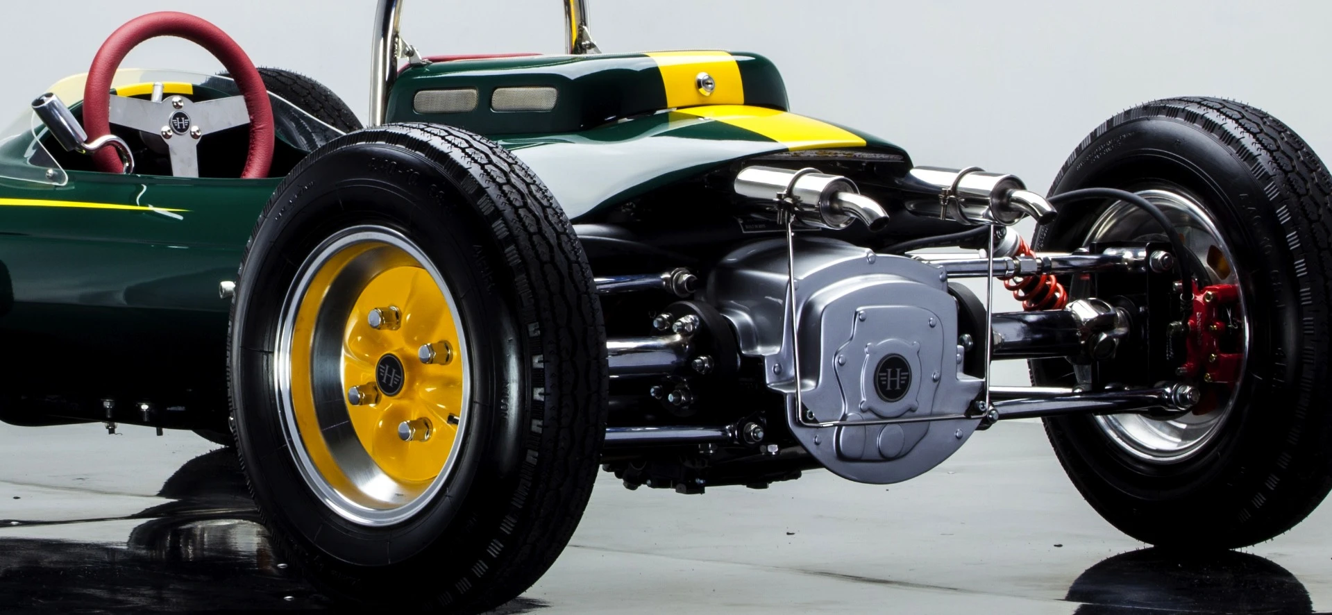 Unlike karts, the F1 car is blessed with four-wheel disc brakes with four-pot calipers (with dual circuit, bias-adjustable hydraulics), fully-independent and fully adjustable suspension on each corner, limited slip differential and Harrington even developed its own cross-ply tires to enhance the sixties-style handling characteristics