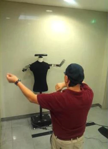 iMate, a robotic mannequin in development at KIST, that copies arm movements using a Kinect sensor (Photo: Yahoo news Korea)
