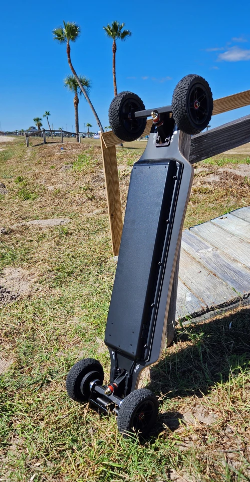 The bottom of the deck. As you can see, I've not smashed it on anything yet