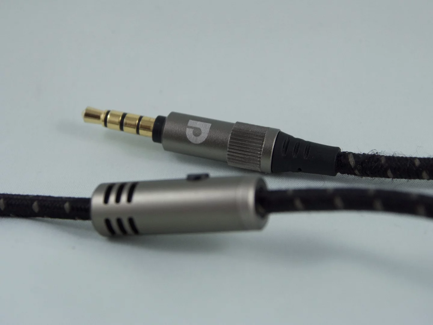 Smart detailing on the removable cable, complete with gold-plated contacts