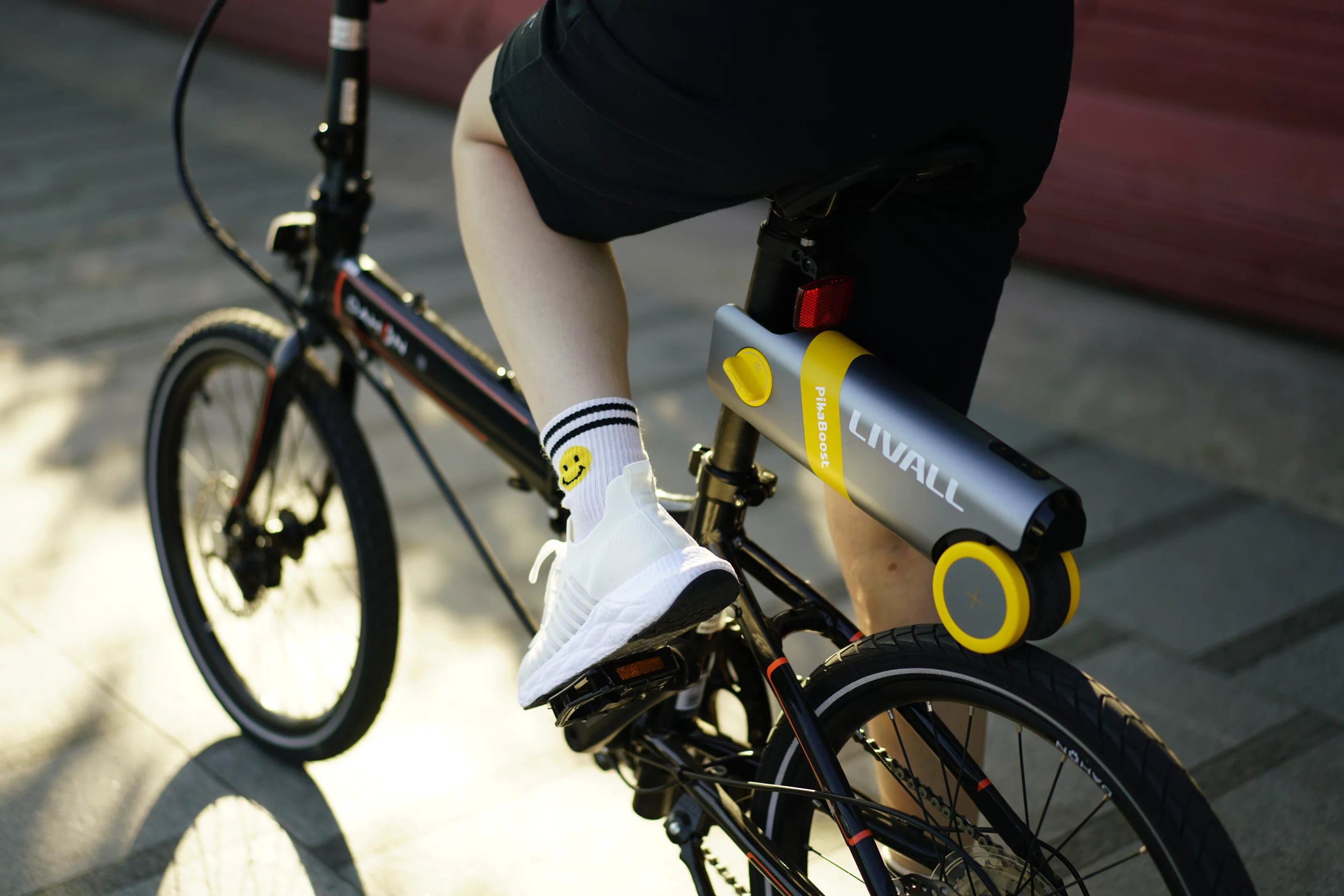 The Pikaboost packs everything you need into a single unit weighing 3 kg (6.6 lb)