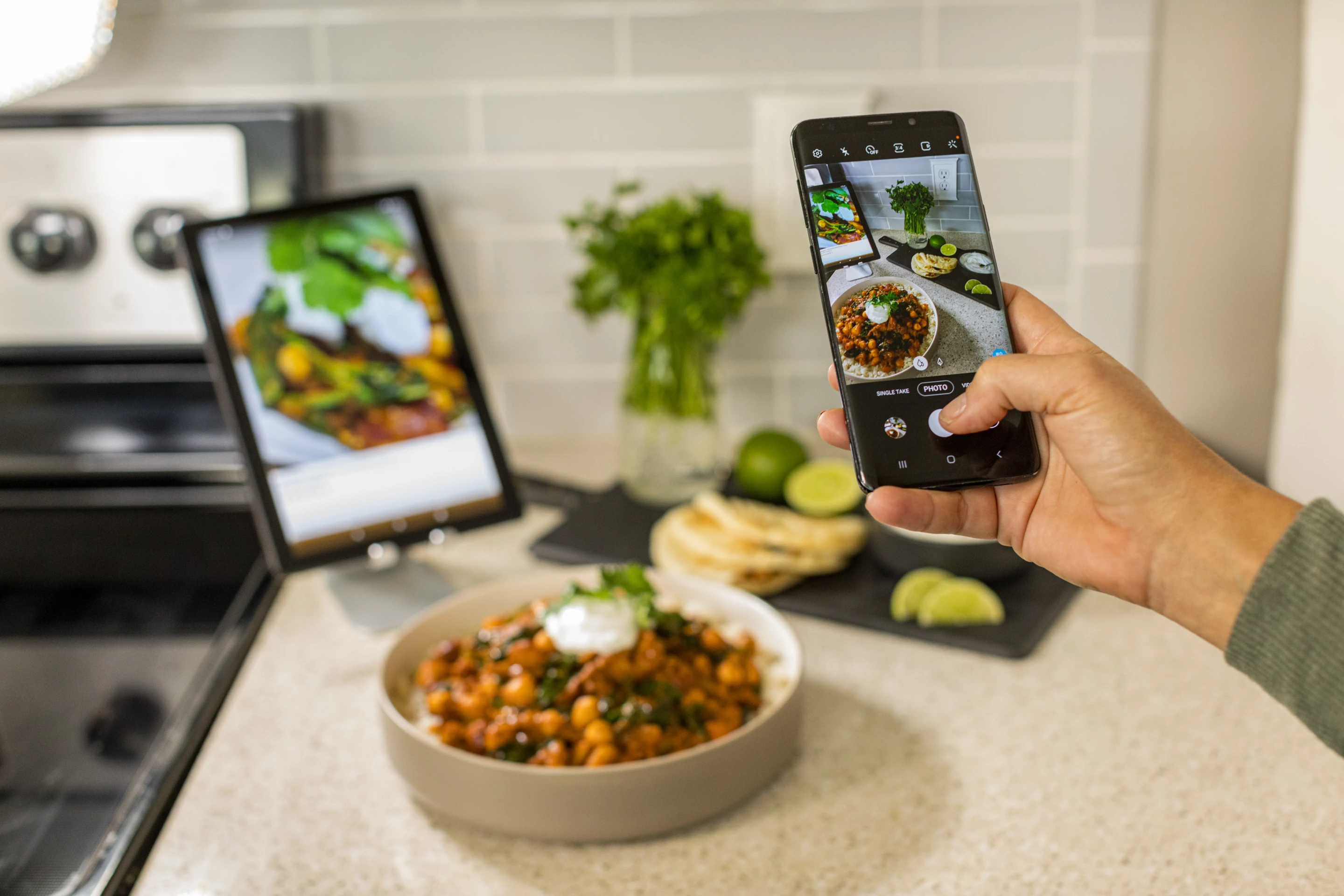 Users can choose between different recipes on the app, created either by company-affiliated chefs or by other Cooksy users