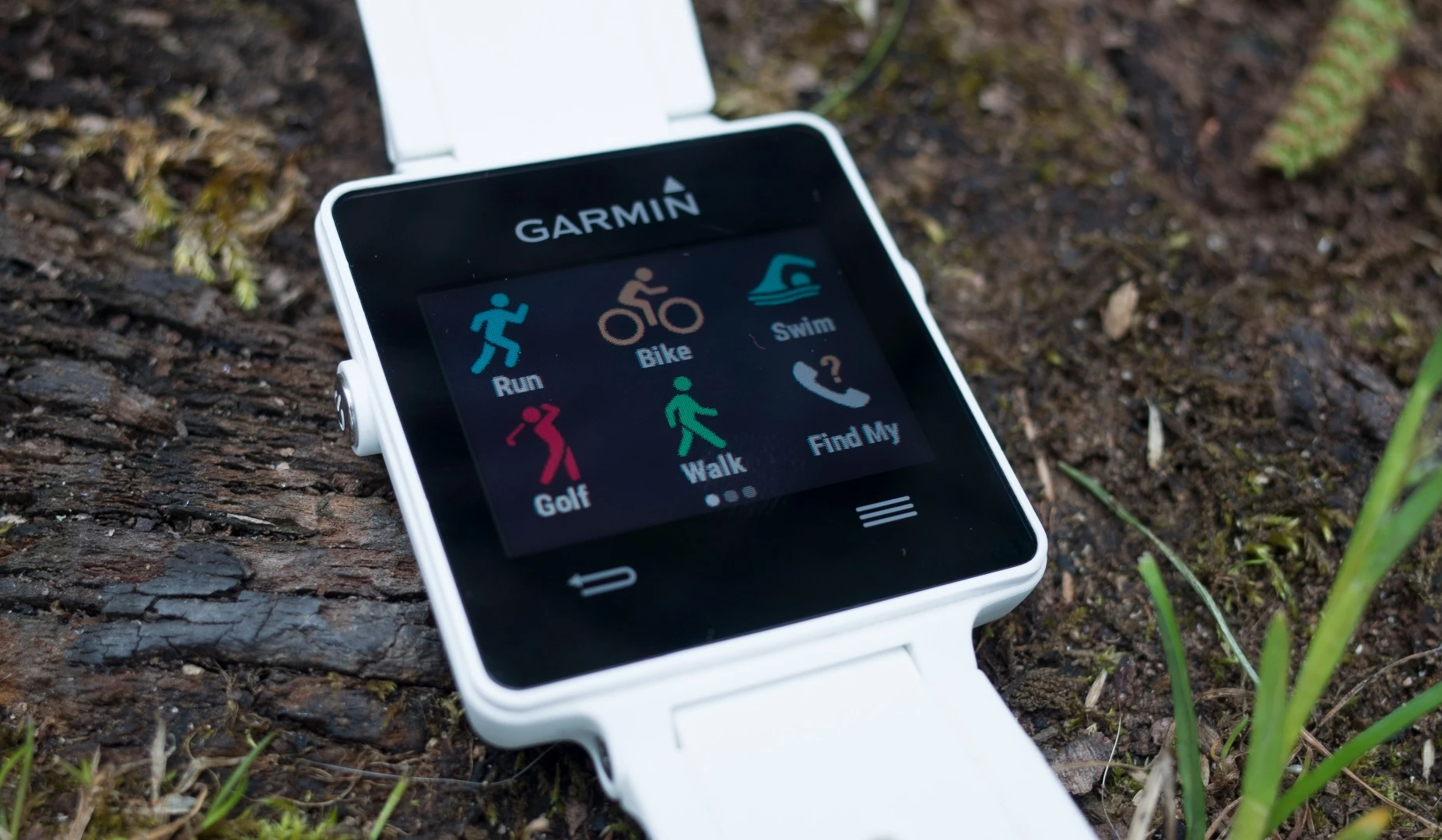 The Garmin vivoactive is a GPS-totting activity tracker which also doubles as a basic smart watch