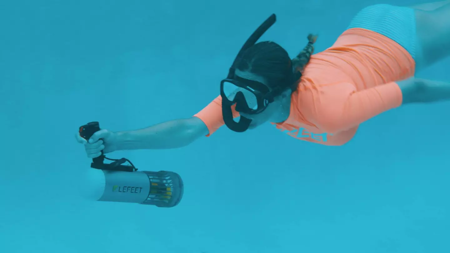 The LeFeet S1, with the single-grip controller