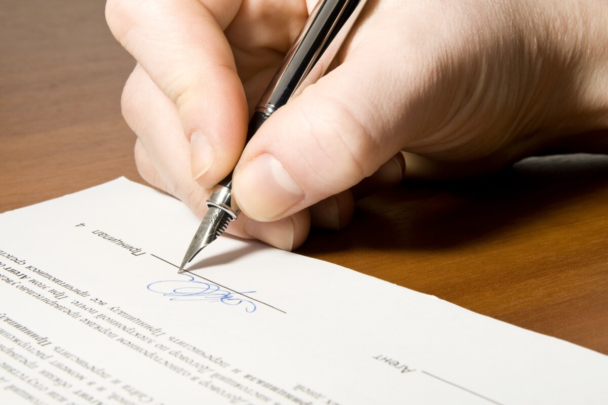 New software leverages the motion-detecting capabilities of a smartwatch to verify someone's signature as they write it