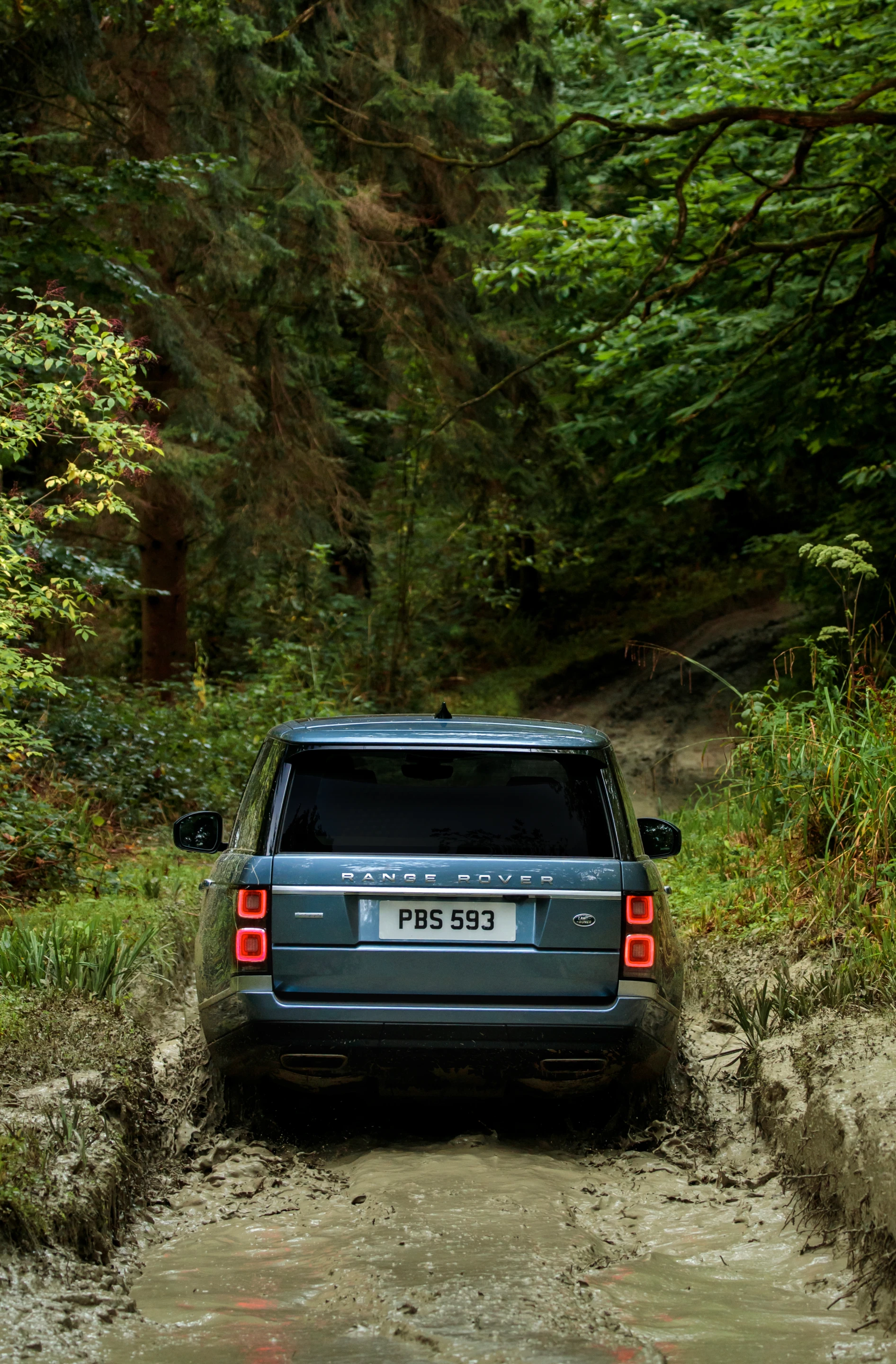 The Range Rover P400e pairs a four-cylinder, 2.0-liter petrol engine with a lithium-ion battery