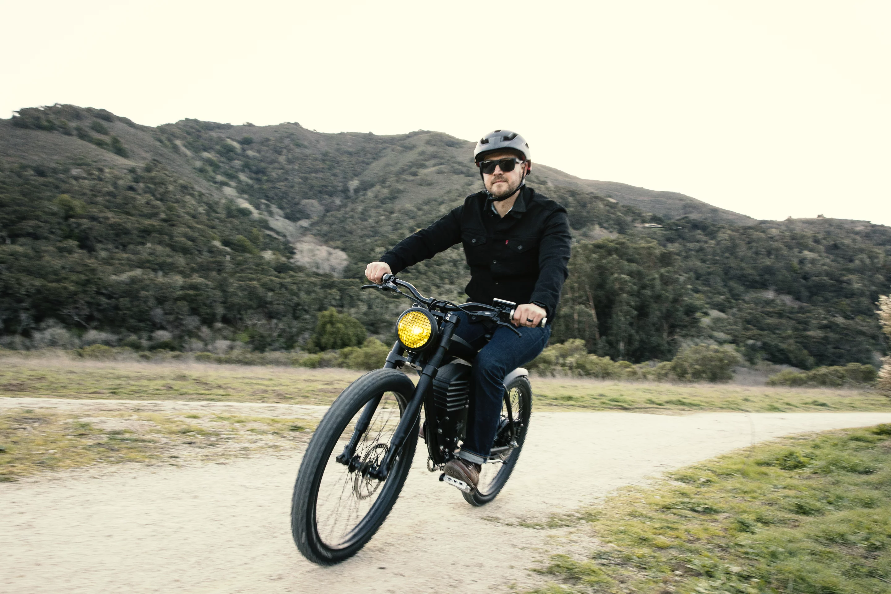 The new Vintage Scrambler S is made for e-biking road, dirt and gravel
