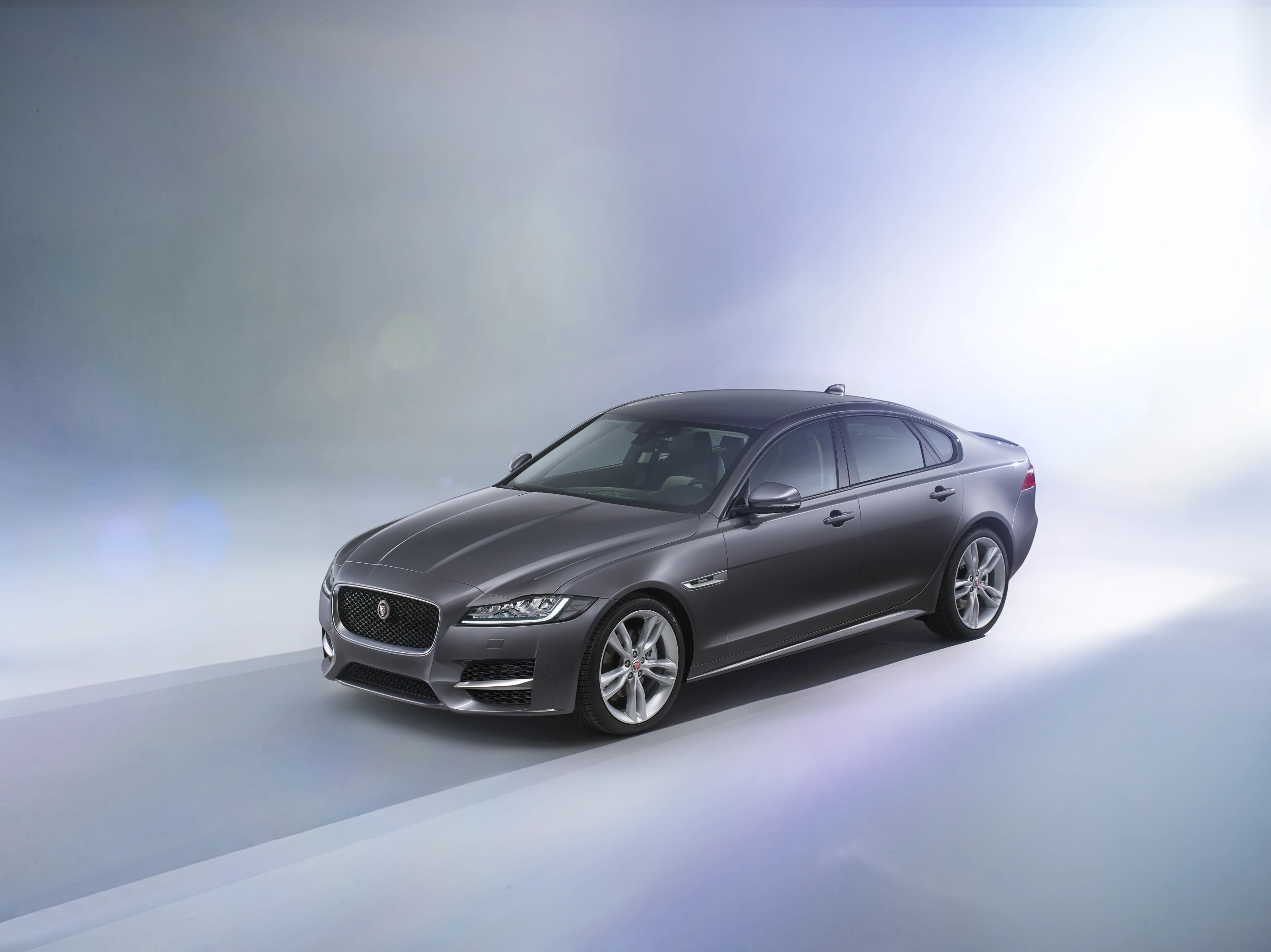 The 2016 Jaguar XF color option