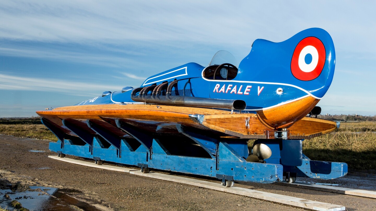 One of the fastest boats in the world between the wars, this 1934 Hispano-Suiza 36-liter V12 Hydroplane has a fascinating provenance and can be heard for miles when its 36-liter Hispano-Suiza V12 engine fires up. The winner of events such as the 1938 Lyon-Marseille-Cannes race, and the 1936 President of the Republic prize at the Nautical Week in Cannes, where it averaged 90.34 km/h over the 12 km race distance.