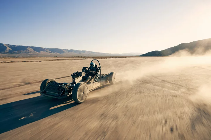 The Canoo skatekart does its thing in the California desert