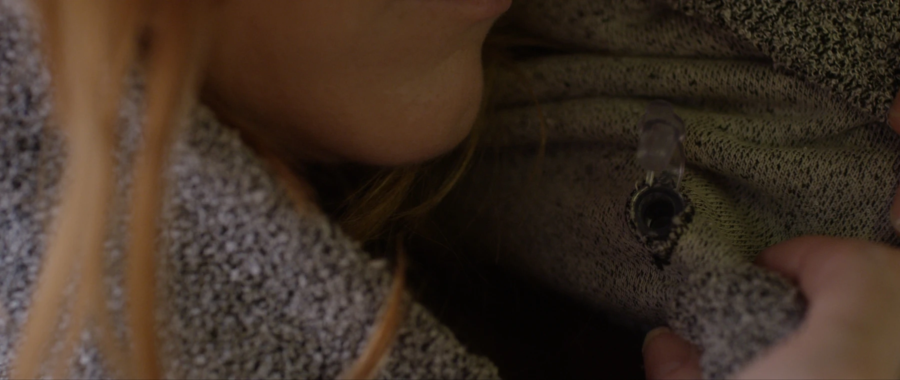 Users can inflate the pillow quickly themselves by blowing into a discrete nozzle