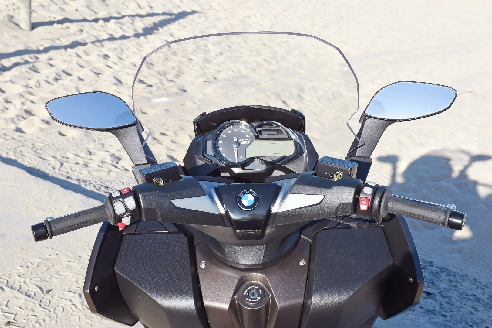 BMW's C650 GT: simple dash gives you the essentials