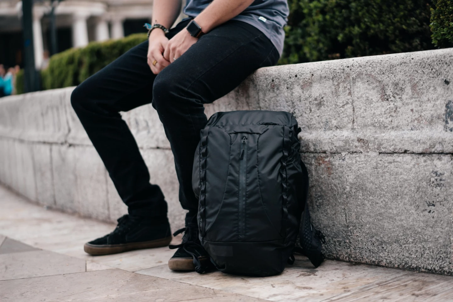 Packable travel bag offers inflatable camera protection