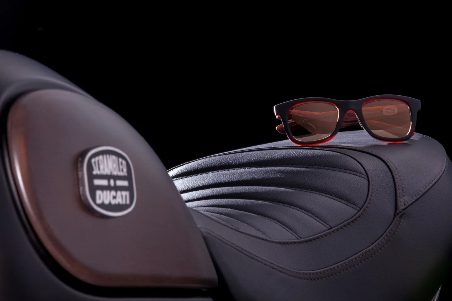 The leather seat matches the Ducati Scrambler sunglasses that will be offered at Italia Independent retail stores